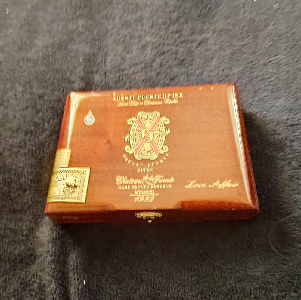 6 Empty cigar boxes